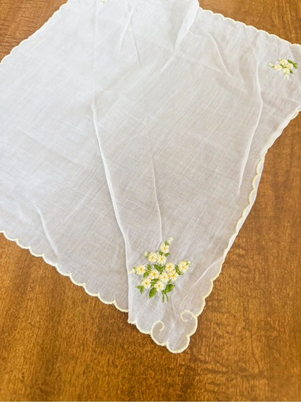 Embroidered Vintage White Floral Handkerchiefs - Set of 5